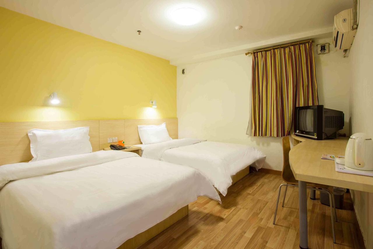 7Days Inn Dalian Harbour Square Ferry Terminal מראה חיצוני תמונה