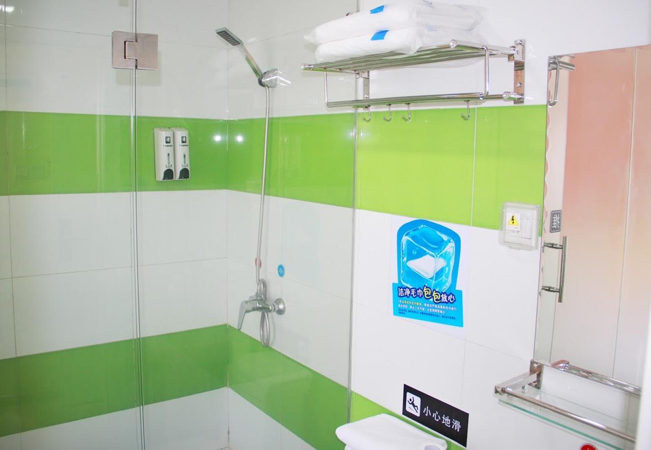 7Days Inn Dalian Harbour Square Ferry Terminal מראה חיצוני תמונה